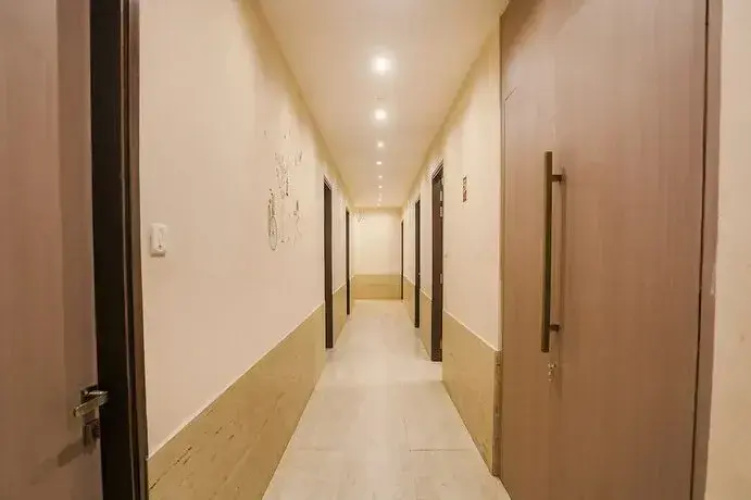 Fabhotel The Grand Suites