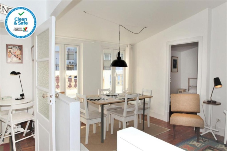 2 Bedrooms Apartment