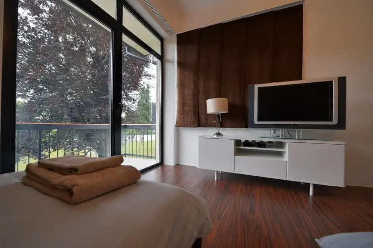 Nia Villa