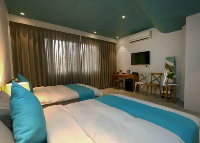 ii 1979 Bed&Breakfast