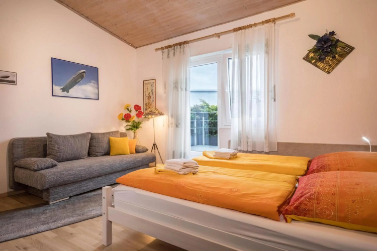 Einzimmerwohnung B und E