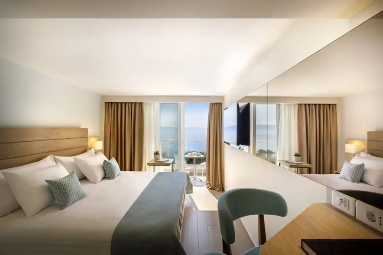 Standard room with balcony and with sea view