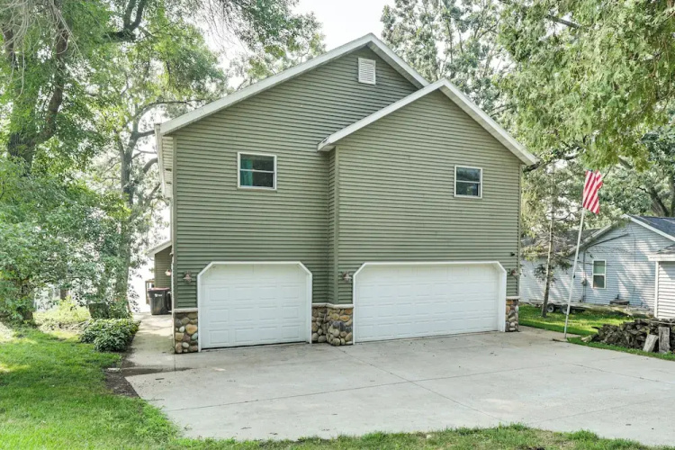 Spacious Edgerton Home w/ Private Beach & Views!