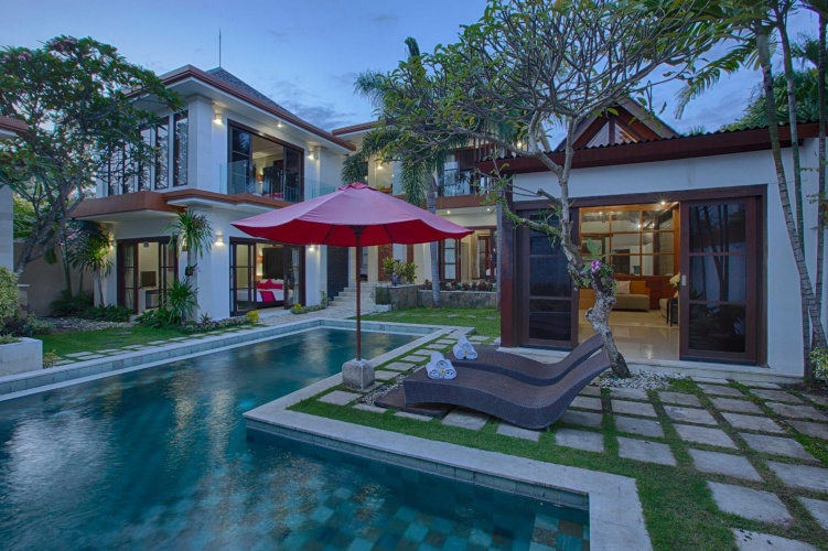 4 Bedrooms Villa