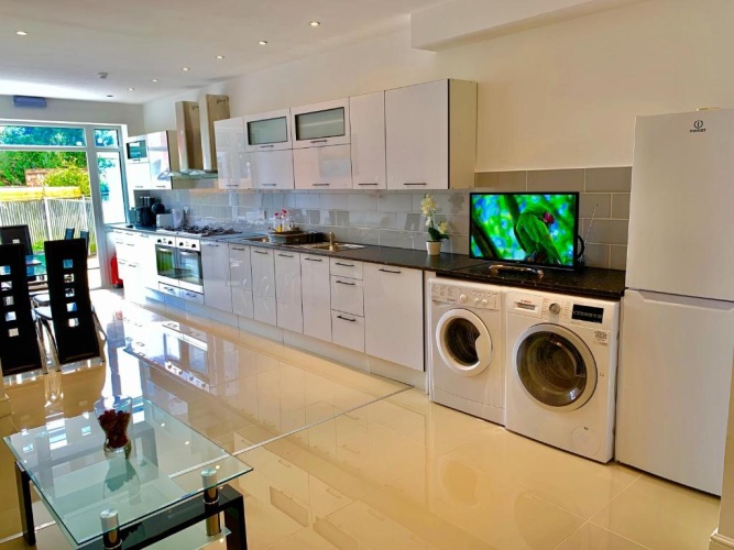 2 Bedrooms Apartment