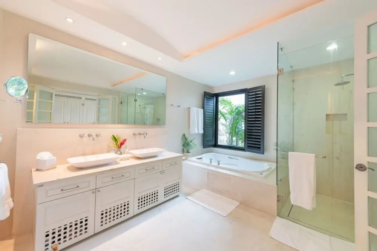 Luxurious 4 Bedroom Condo