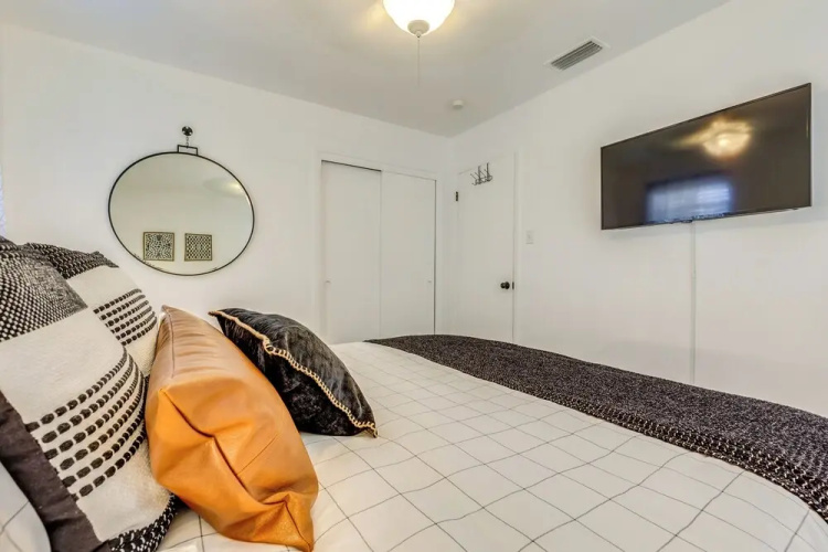 Family-friendly Home: 6 Mi to Downtown Mobile!