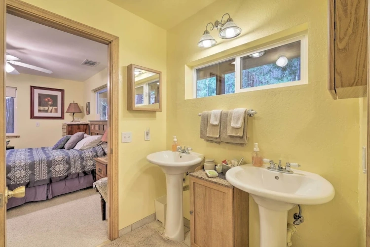 3 Bedrooms Cottage with balcony