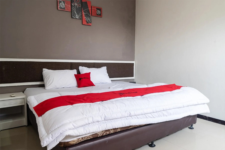 RedDoorz Plus @ Sawah Besar