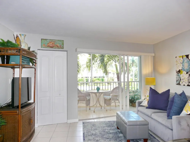 Idyllic Inland Condo With Pool and Beach Access