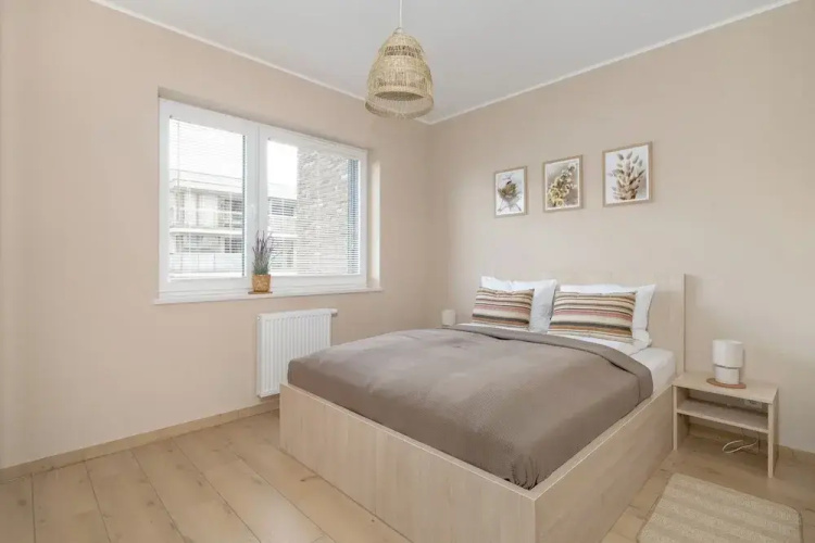 Apartment With Parking by Renters