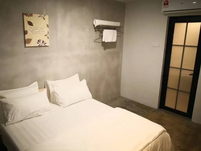 5 Bands Hotel