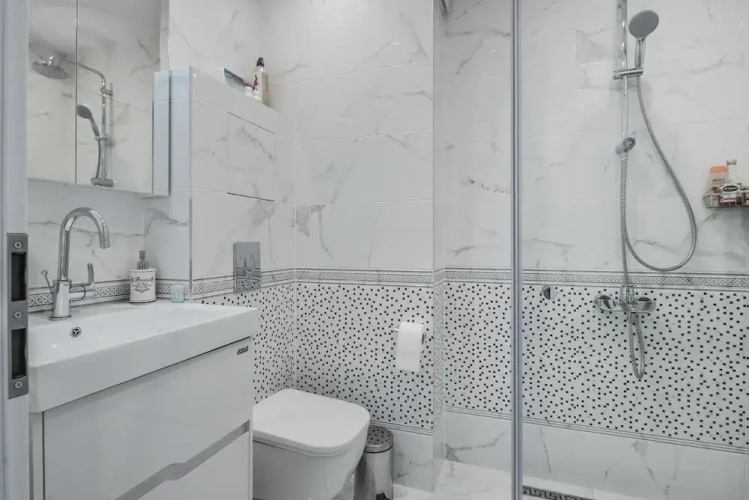 FM Deluxe 2-BDR Apartment - Simplisico