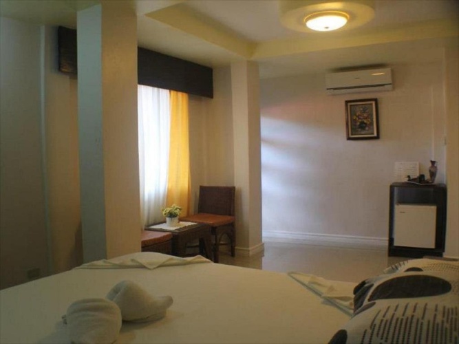 Standard Triple room
