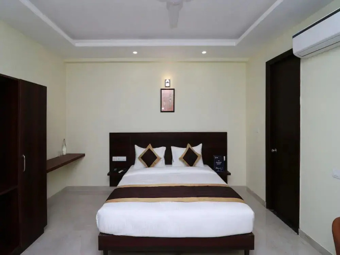 Capital O 12074 Vikrant's Residency