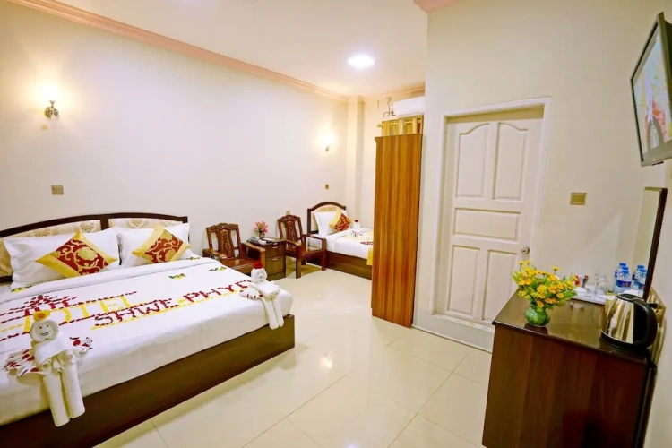 1 Bedroom Deluxe Triple room with city view