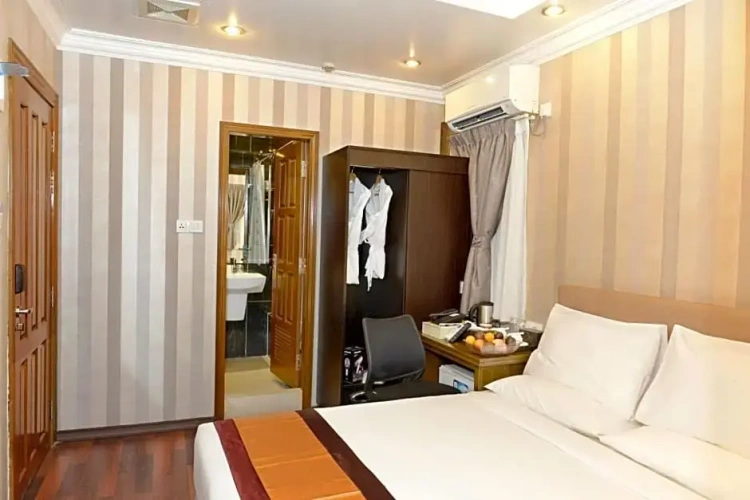 Superior Double room with street view
