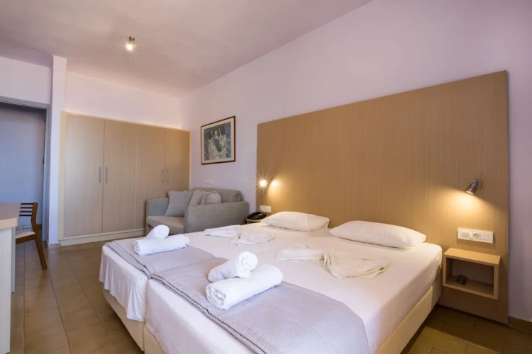 Deluxe Triple room with balcony and with pool view