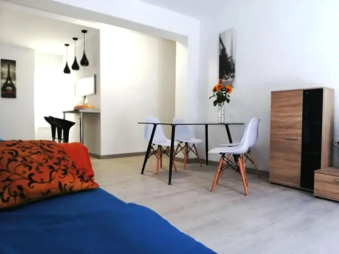3 Bedrooms Apartment