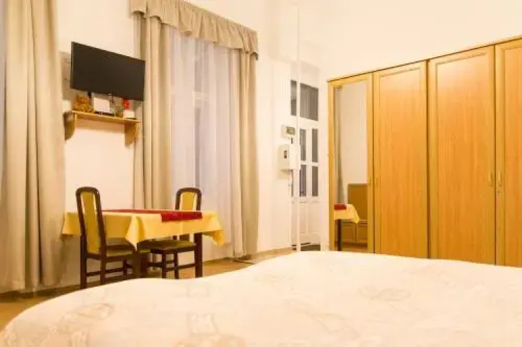 Authentic Klauzal Apartment