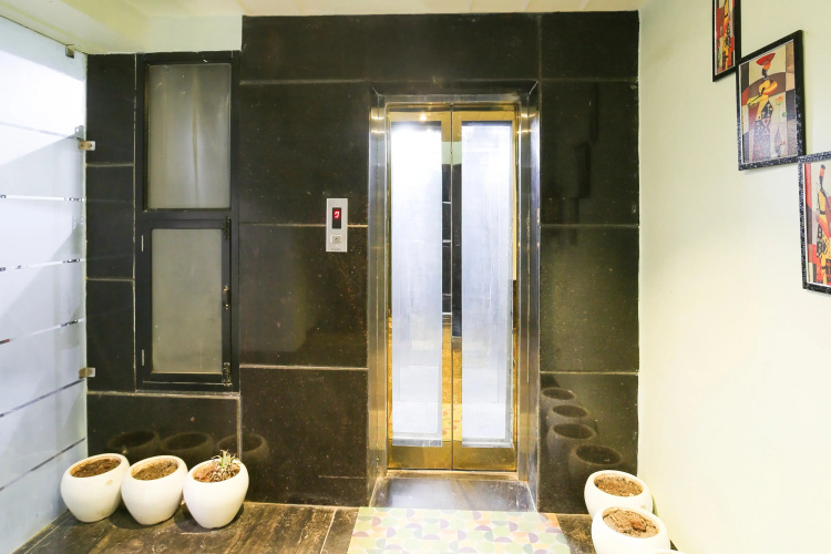 Super Collection O Vijay Nagar Square Formerly Hotel A5