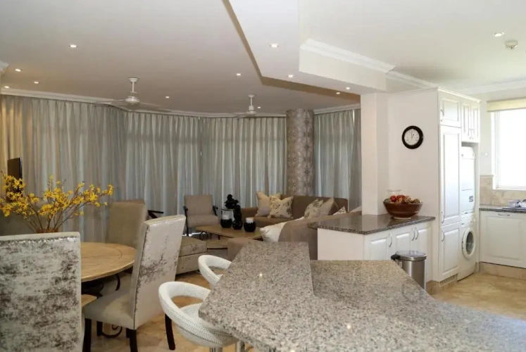 3 Bedrooms Apartment