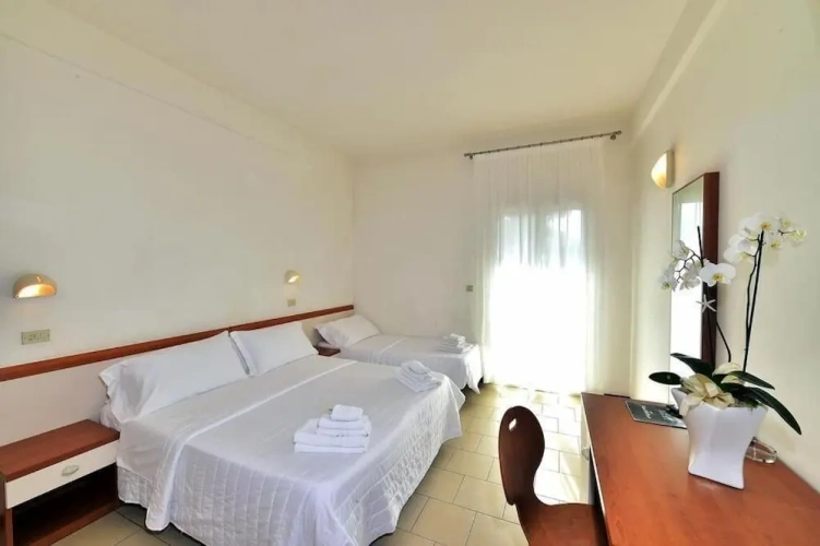 Standard Triple room with balcony