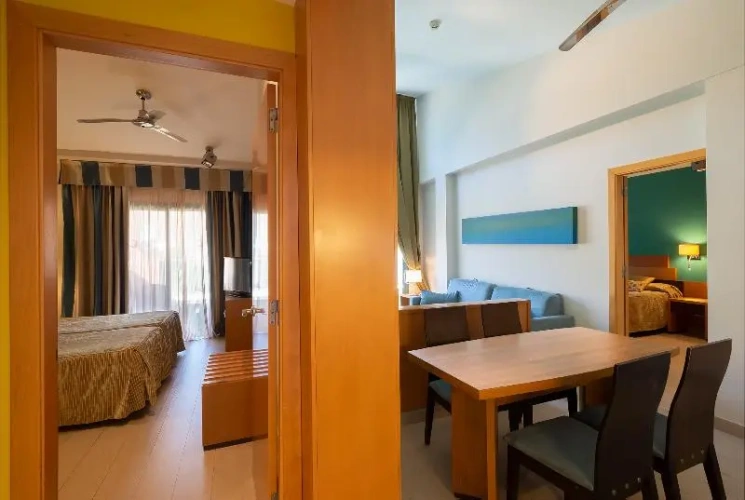 2 Bedrooms Classic Apartment