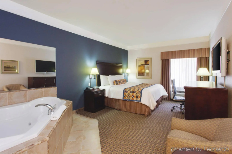 Fairfield by Marriott Inn & Suites Fresno River Park