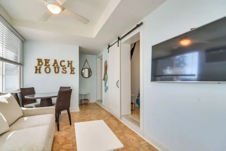 Florida Unit Steps From Indian Rocks Beach Access!