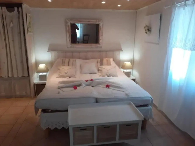 2 Bedrooms Cottage