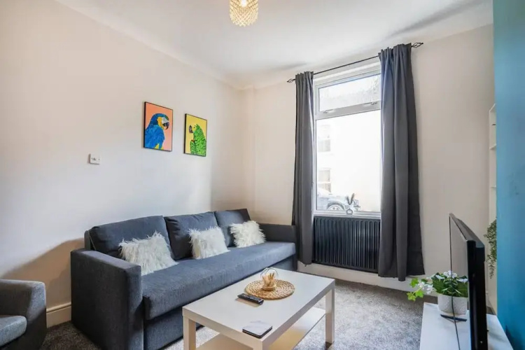 Central 2 Bedroom House-parking