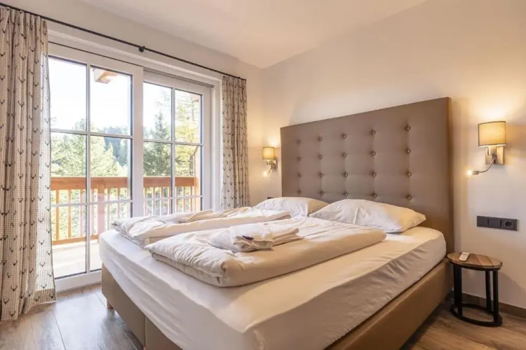 4 Bedrooms Cottage