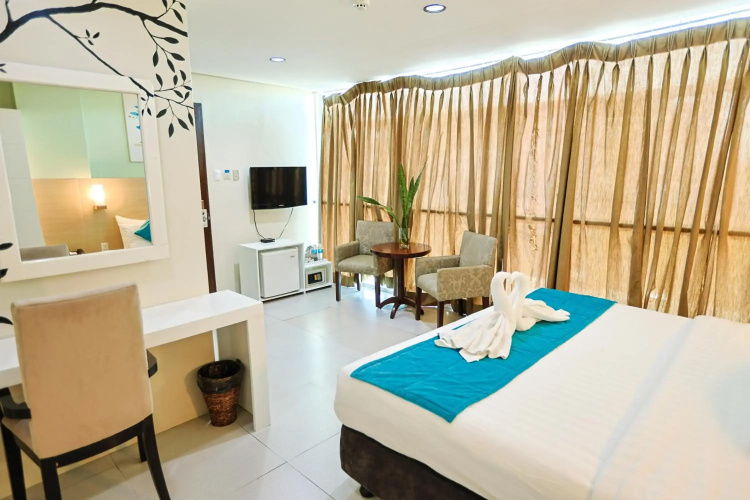 Holiday Suites Business District (Empire Suites Hotel)