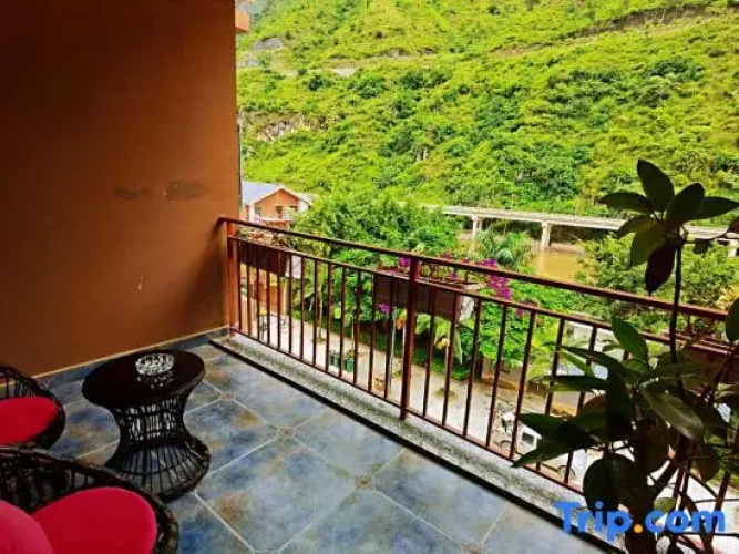 Lushui Nujiang Bund Hotel