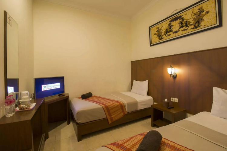 Poncowinatan Hotel