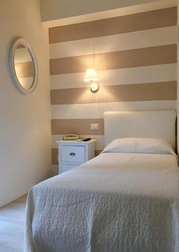 Standard Single room with balcony and with park view