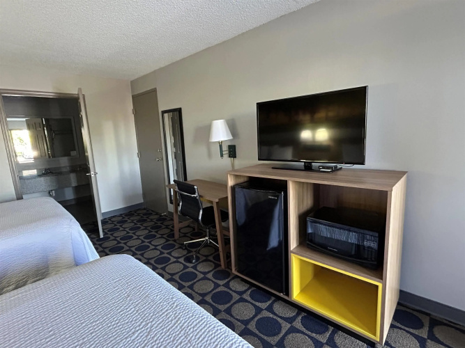 Days Inn by Wyndham Byron