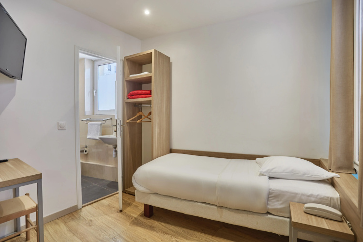Merryl Hotel