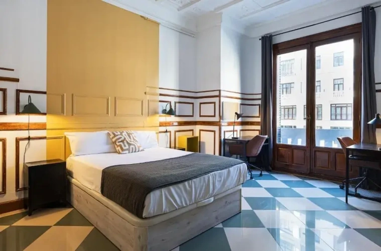 Standard Double room with city view