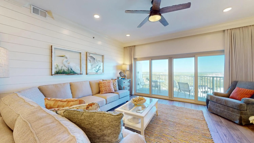 Beach Manor 1004