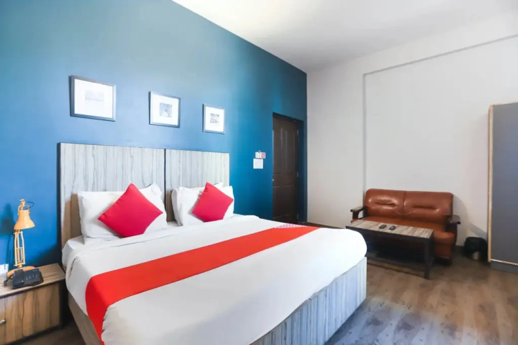 Golden Villa by OYO Rooms