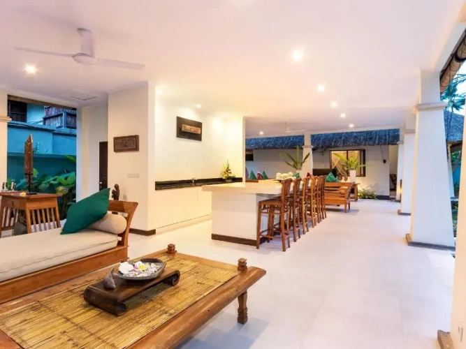 4 Bedrooms Villa