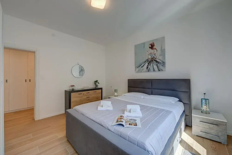 Boutique Apartment 10