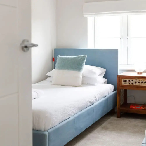 Mariners Stylish Beachside Getaway With Sea Views