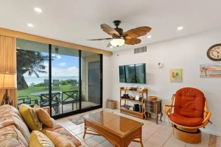 Kihei Beach, #110 2 Bedroom Condo by RedAwning