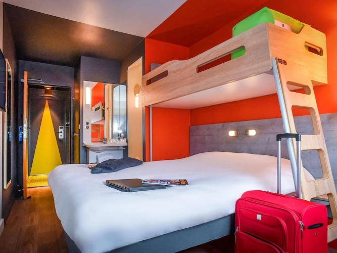 Standard Triple room