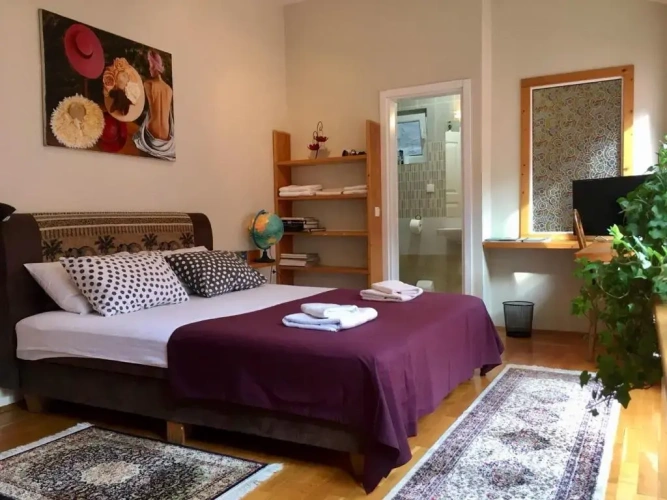2 Bedrooms Apartment