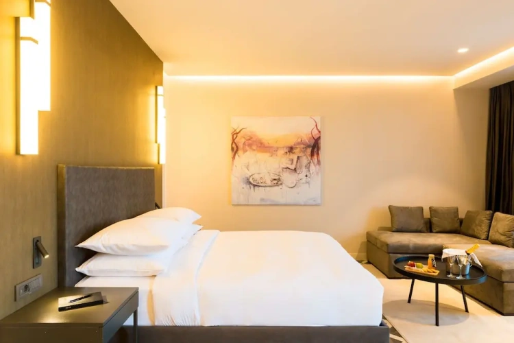 Junior Suite with balcony and with garden view
