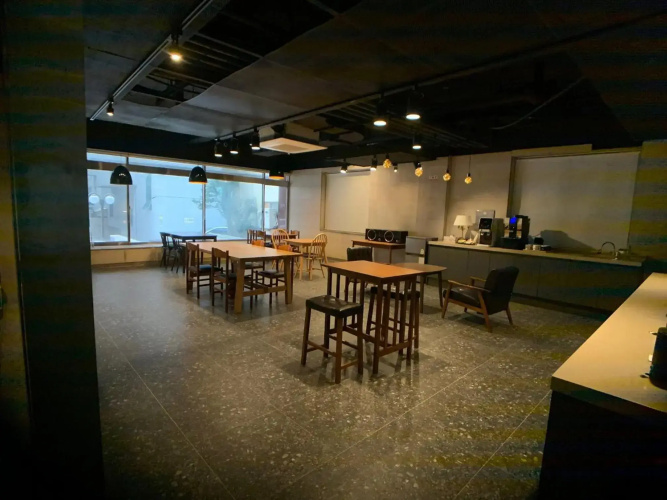 Renaissance Hotel - Hostel